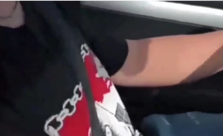 (VÍDEO) Dos chicos de 15 y 16 años se hacen con un coche y se graban conduciendo por Bergondo