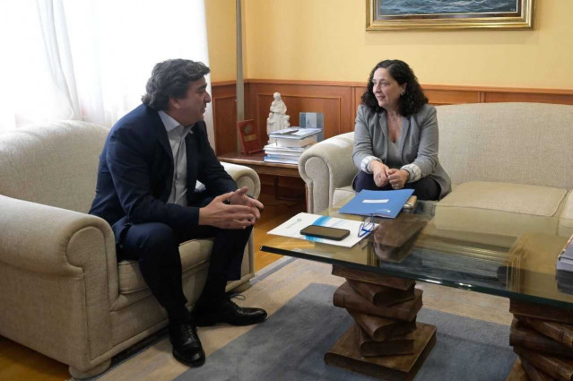 La delegada territorial de la Xunta en A Coruña, Belén do Campo, se reúne con el presidente de la Autoridad Portuaria de A Coruña, Martín Fernández Prado