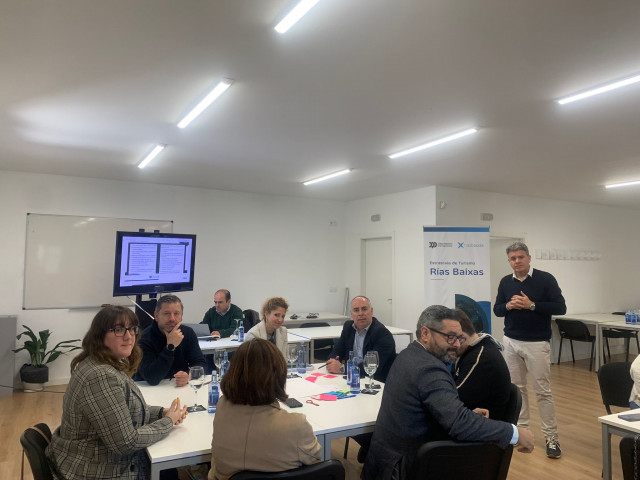 Reuniónen O Salnés de la mesa de trabajo impulsada por la Diputación de Pontevedra para la elaboración de la Estratexia de Turismo Rías Baixas.