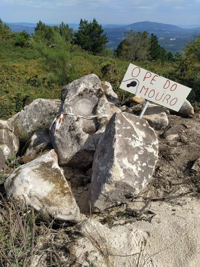 Archivo - El colectivo Amil Sin Eólicos denuncia el desaparecimiento de la'Pisada del Moro' del Monte Acibal