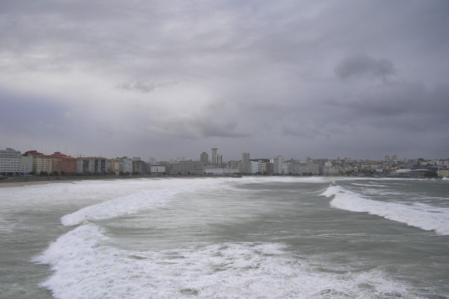 Archivo - El mar, con olas de hasta 10 metros, a 20 de octubre de 2023, en A Coruña, Galicia (España). La Xunta ha activado para hoy la alerta roja por temporal costero en el litoral Norte y Noroeste de la provincia de A Coruña, incluyendo la ciudad, y en