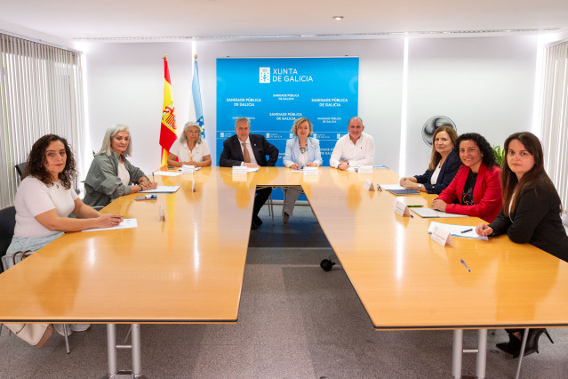 El conselleiro de Sanidade, Antonio Gómez Caamaño, se reúne con las responsables de los cuatro Colegios Oficiales de Enfermería de las provincias gallegas