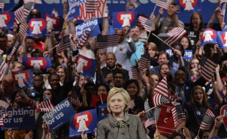 Hillary Clinton se convierte en la primera mujer candidata a presidenta de los EEUU