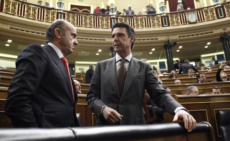 Guindos comparecerá en comisión pero no en el Pleno por el 'caso Soria'