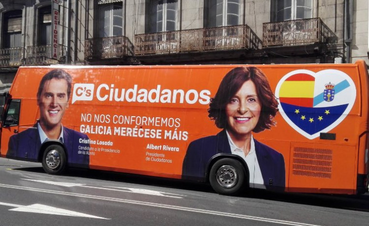 ​O autobús de Ciudadanos cruzouse co 'kamikaze' da A-6