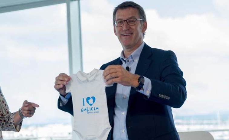 La Xunta amplía en 420.000 euros el 'cheque bebé' para nacidos en 2016