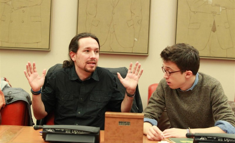 Iglesias y Errejón abren la guerra en Twitter