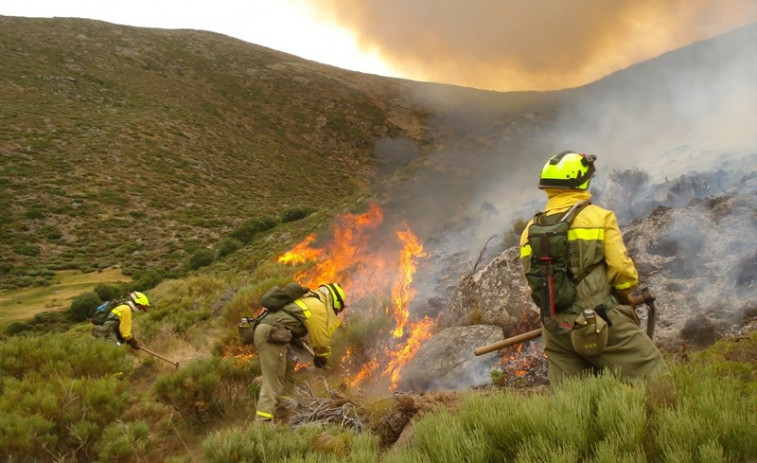 ​CCOO insta á Xunta a incrementar o tempo de traballo dos bombeiros forestais