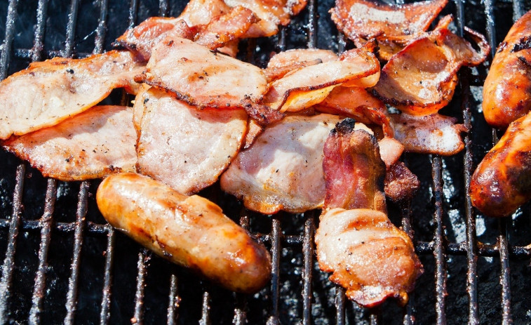 Vinculan la carne asada o a la parrilla a un mayor riesgo de muerte por cáncer de mama