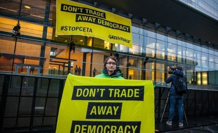 ​La Eurocámara da luz verde al controvertido CETA