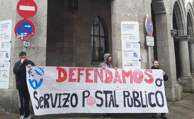 Trabajadores denuncian ante la valedora que Correos contrata 