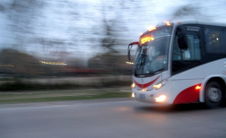 ​Inmovilizan 9 horas un autobús alemán de peregrinos por descanso obligatorio