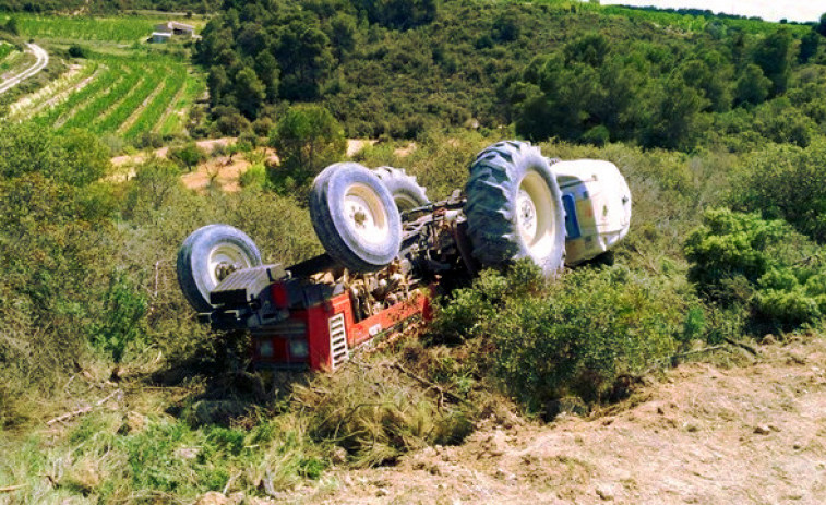 Muere una persona tras sufrir un accidente con su tractor en Barreiros