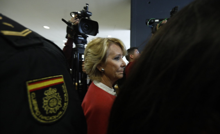 Esperanza Aguirre dimite de todos sus cargos