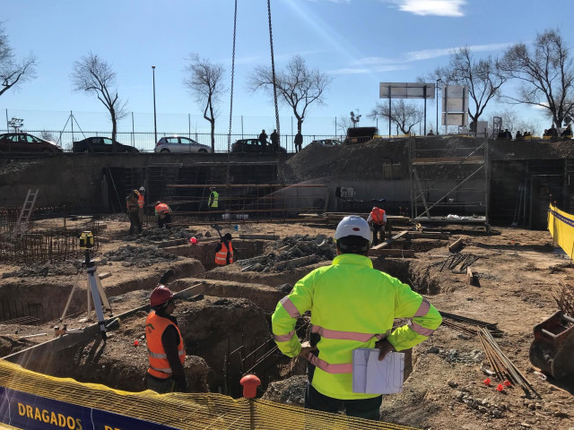 Operarios, trabajadores, obreros, obra, construcción, zanja Operarios, trabajadores, obreros, obra, construcción, zanja