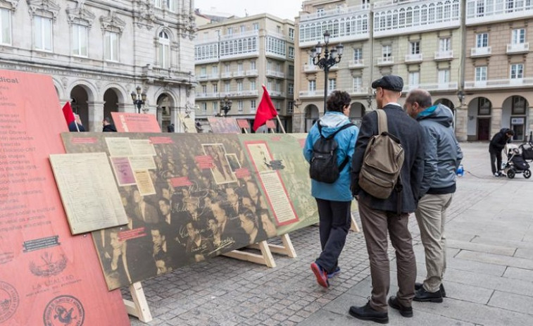 ​Atacan con pintadas la exposición sobre la historia del sindicalismo coruñés