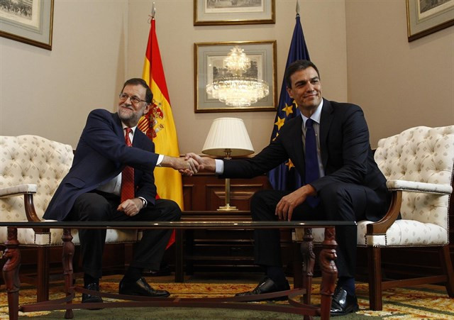 Rajoy acude a la 'retranca' en Twitter y presume de tener un 