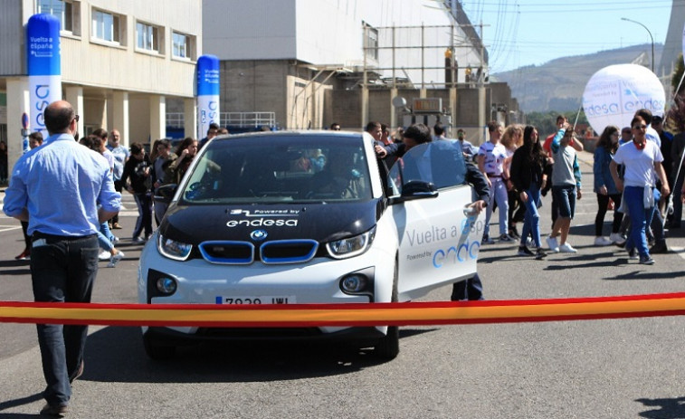 ​Arranca en As Pontes la I Edición de la Vuelta a España en vehículo eléctrico