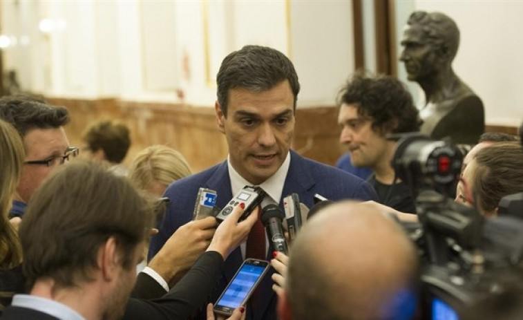 ​Sánchez vuelve al Congreso para reunirse con la cúpula del Grupo Socialista