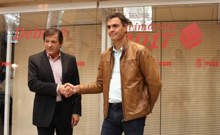 Sánchez y Fernández se reúnen para consensuar la posición del PSOE en la moción a Rajoy