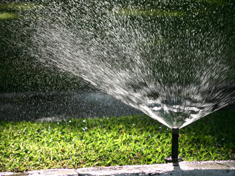 ​Varios Concellos limitan el consumo de agua para prevenir restricciones en verano