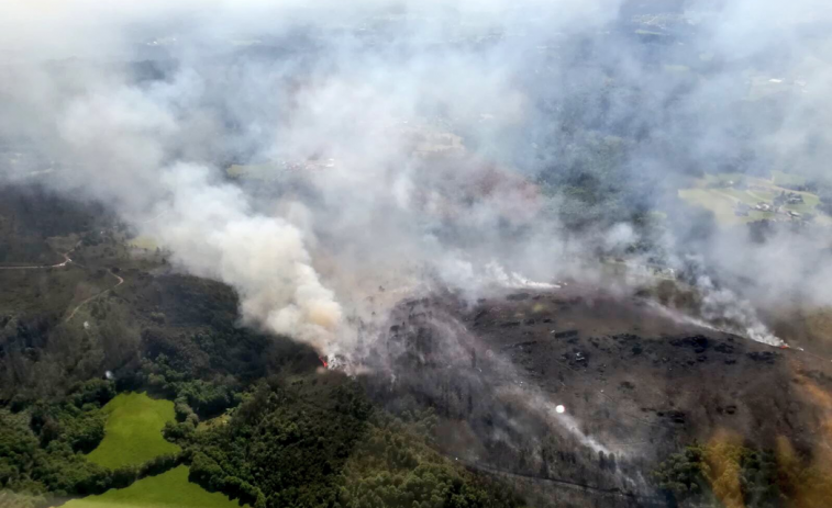 Extinguido el incendio forestal de Monfero tras calcinar unas 24 hectáreas
