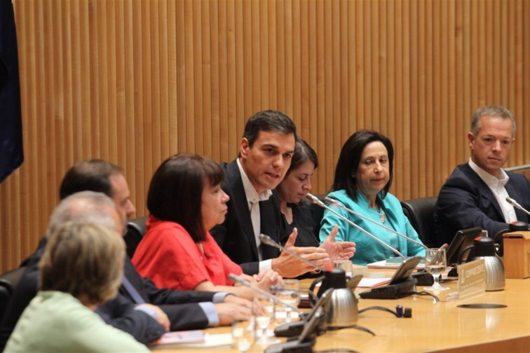 Sánchez pide una reunión a Iglesias y Rivera para 