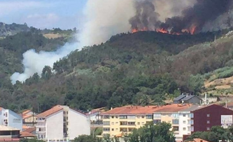 Investigan si un incendio en Ourense pudo estar provocado por una quema de apuntes