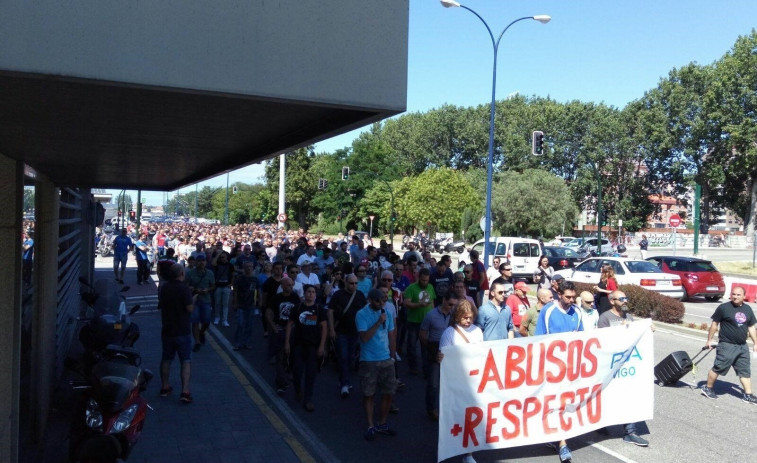 Cerca de mil trabajadores protestan por la 