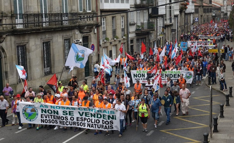 Más de 1.000 personas apoyan en Santiago a los trabajadores de la Costa da Morte