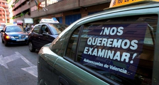 Huelga examinadores autoescuelas 1