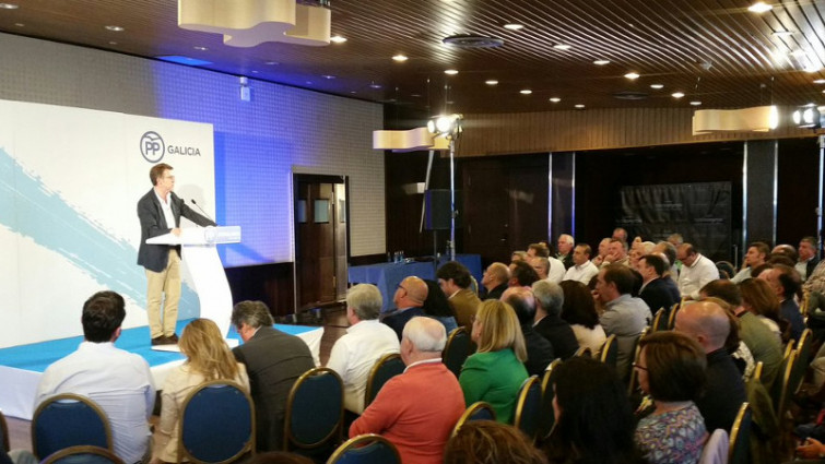 Feijóo aprovecha los procesos internos del PSdeG y En Marea y presume de partido