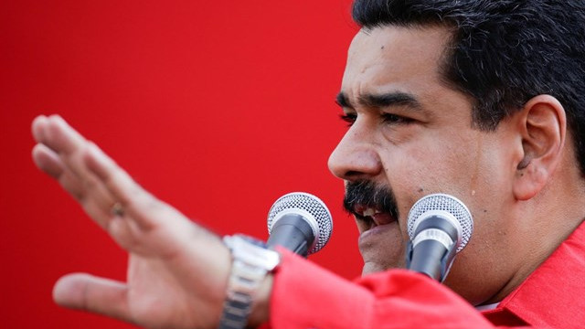 Maduro retrasa un día la toma de posesión del 