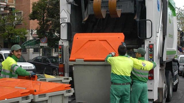 La primera asamblea de la limpieza de A Coruña respalda desconvocar la huelga