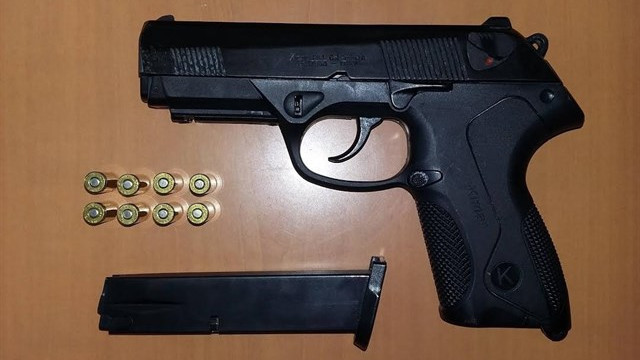 Dos lugueses agredieron con un arma de fogueo a un joven de 23 años