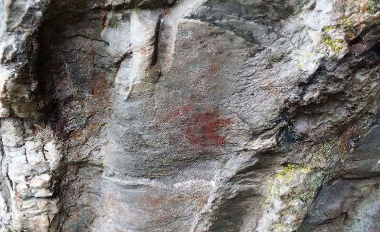 Encuentran en Baleira una cueva con pinturas rupestres desconocida hasta ahora