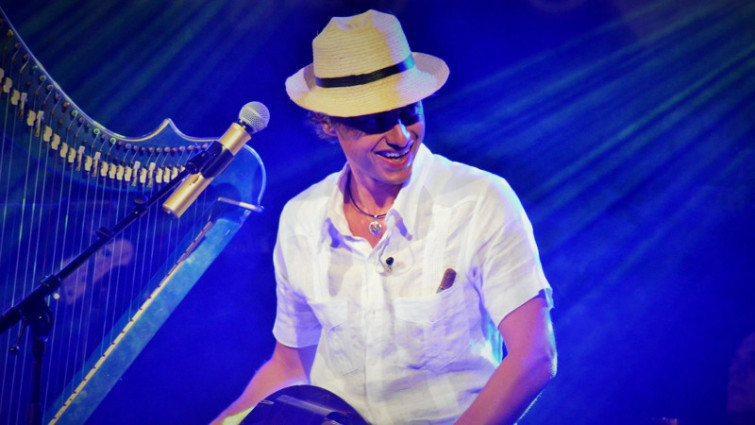 Roi Casal lleva este domingo a Verín un espectáculo en homenaje a Neira Vilas