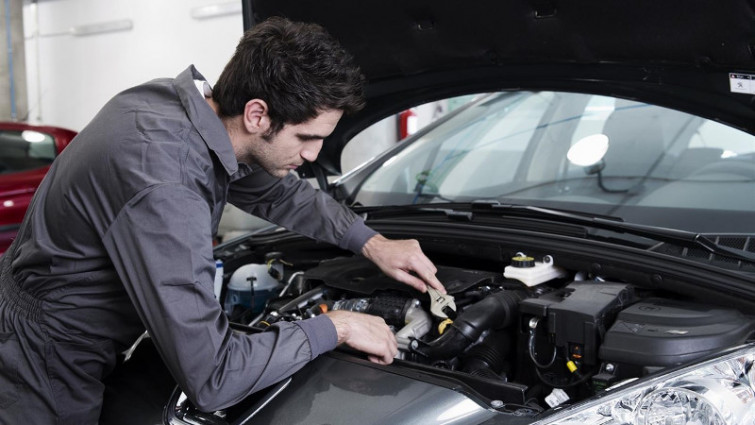 Por cada diez gallegos a las puertas de la jubilación llegan dos al mercado laboral