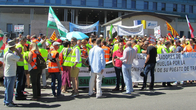 La DGT convoca a los examinadores para fijar los servicios mínimos de la huelga