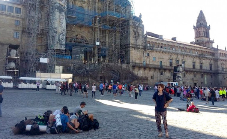 Santiago descarta cerrar completamente al tráfico la plaza del Obradoiro