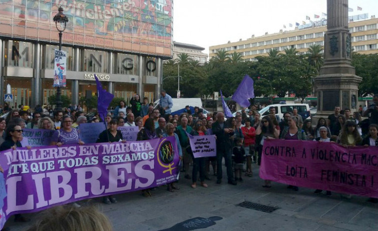 Cientos de personas condenan en varias localidades el crimen machista de A Coruña