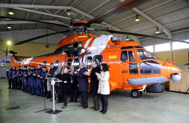 La ministra de Fomento presenta el nuevo helicóptero 'Helimer 401'