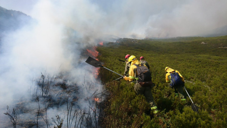 Medio Rural cesa a cientos de efectivos antiincendios sin terminar la época de alto riesgo