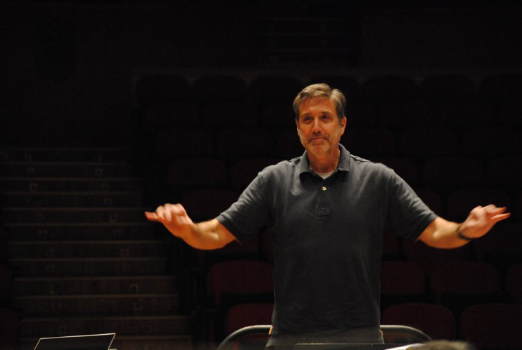 Emilio Aragón dirigirá este viernes la  Orquesta Sinfónica de Galicia en A Coruña