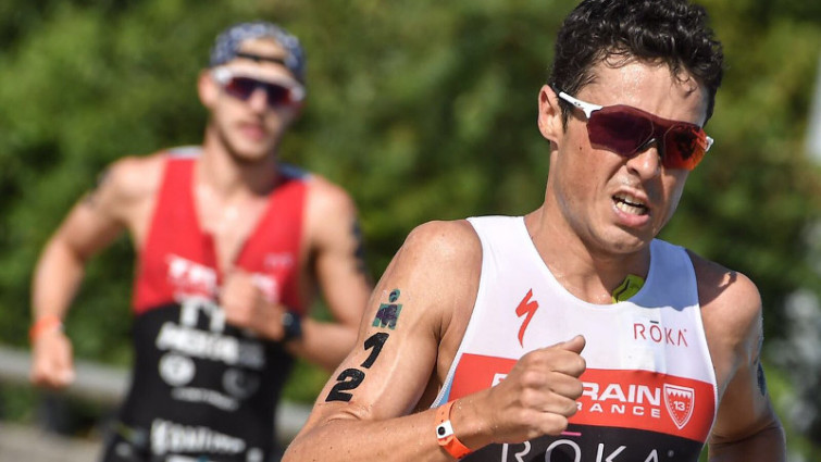 ​Gómez Noya “pincha” en Daytona por un problema muscular sobre la bici