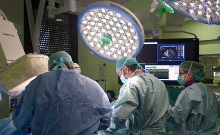 ​Cirujanos del Chuvi implantan a una mujer con un tumor parte de la caja torácica hecha de titanio