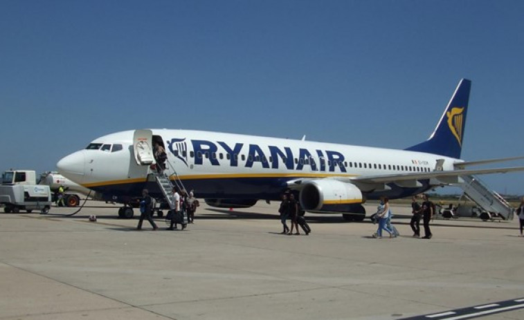 Casi todas las cancelaciones de Ryanair en Galicia afectan a la ruta Santiago Madrid