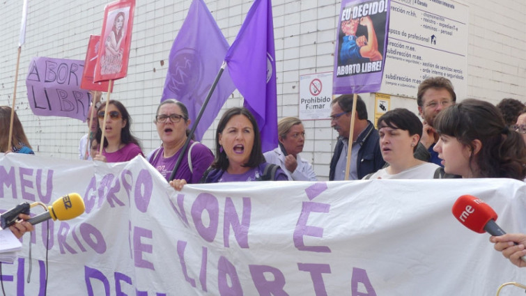 Madrid no hace ni el 1% de los abortos en la pública, Galicia el 77% y prescindirá de la sanidad privada