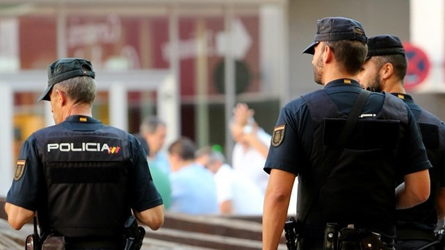 Policianacionalagentesvigilancia