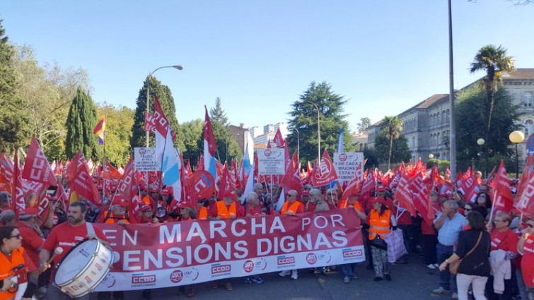Marcha multitudinaria en Compostela por unas pensiones 